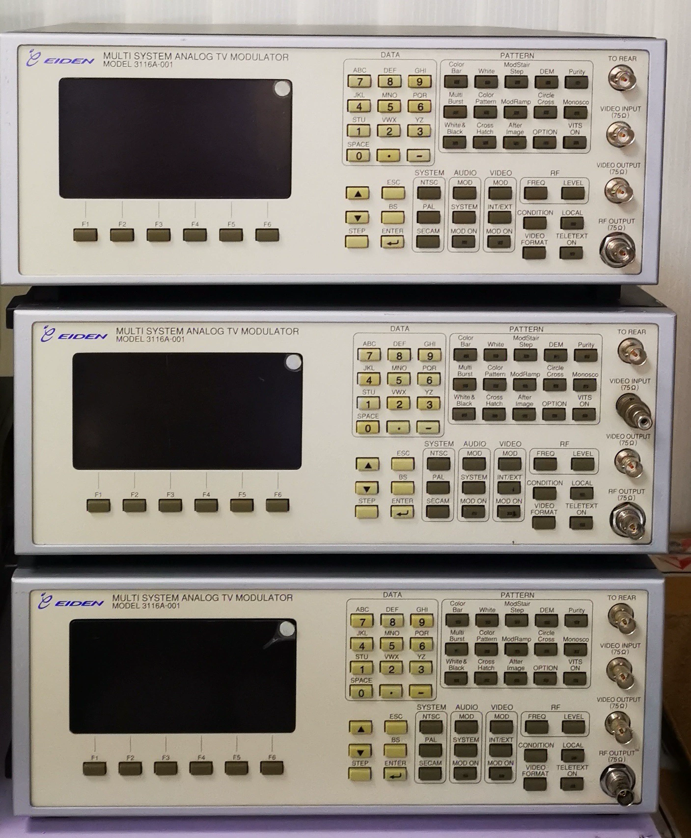 Фабрика недорогая переработка использованных измеритель напряженности телевизионного поля, генератор сигнала GPS, генератор аналогового телевизионного сигнала