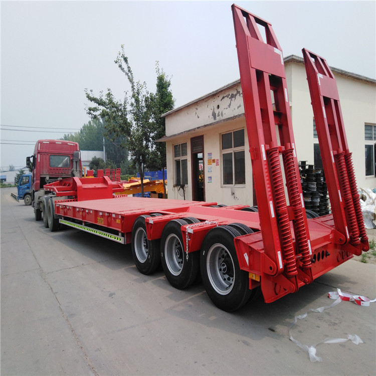 11米 13米爬梯低平板半挂车生产厂家报价