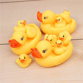 小黄鸭厂家直销 宝宝洗澡玩具戏水鸭子一大三小袋装母子鸭网鸭