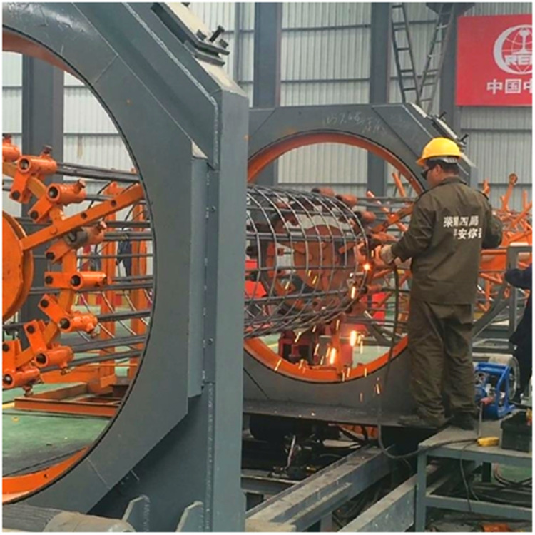 厂家直供 自动化钢筋笼滚焊机 数控钢筋笼成型机 济宁恒全滚焊机