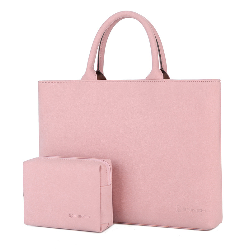 작은 가방과 함께 핑크