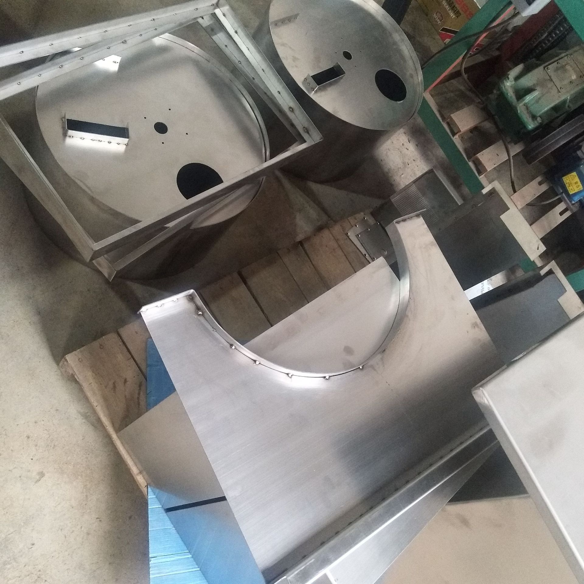 厂家直销加工定制 不锈钢产品 不锈钢滚圆加工  数控冲孔