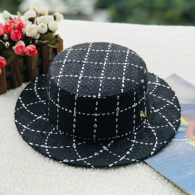 Women's Fashion Plaid Flat Eaves Flat-top Cap display picture 1