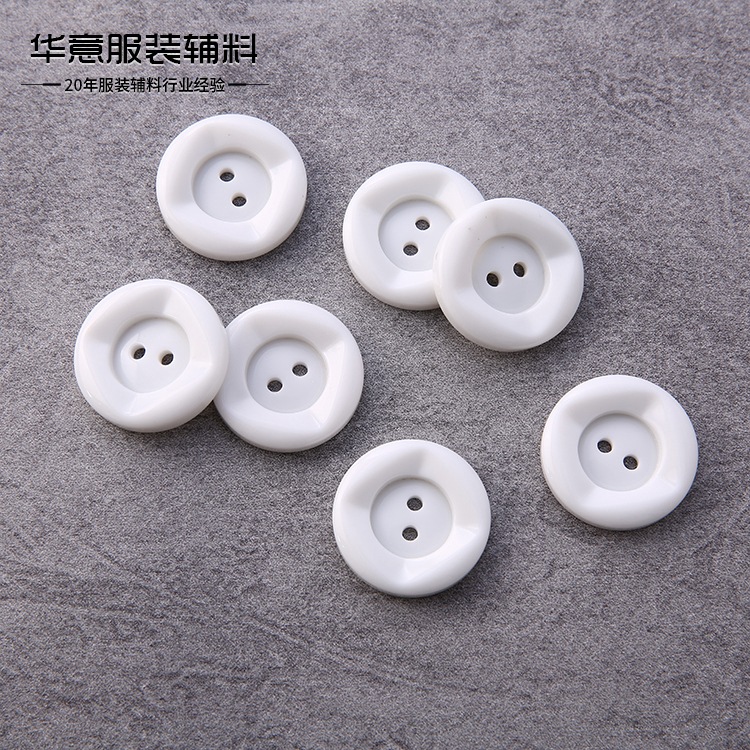 厂家供应新款大衣棉衣两眼纽扣 树脂时尚女装童装开衫扣子