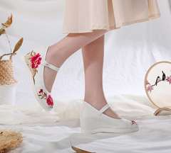 Shengchun 2020 antique style shoes jacquard cotton ethnic style embroidered shoes embroidered inner heightening women's shoes bridal high heels