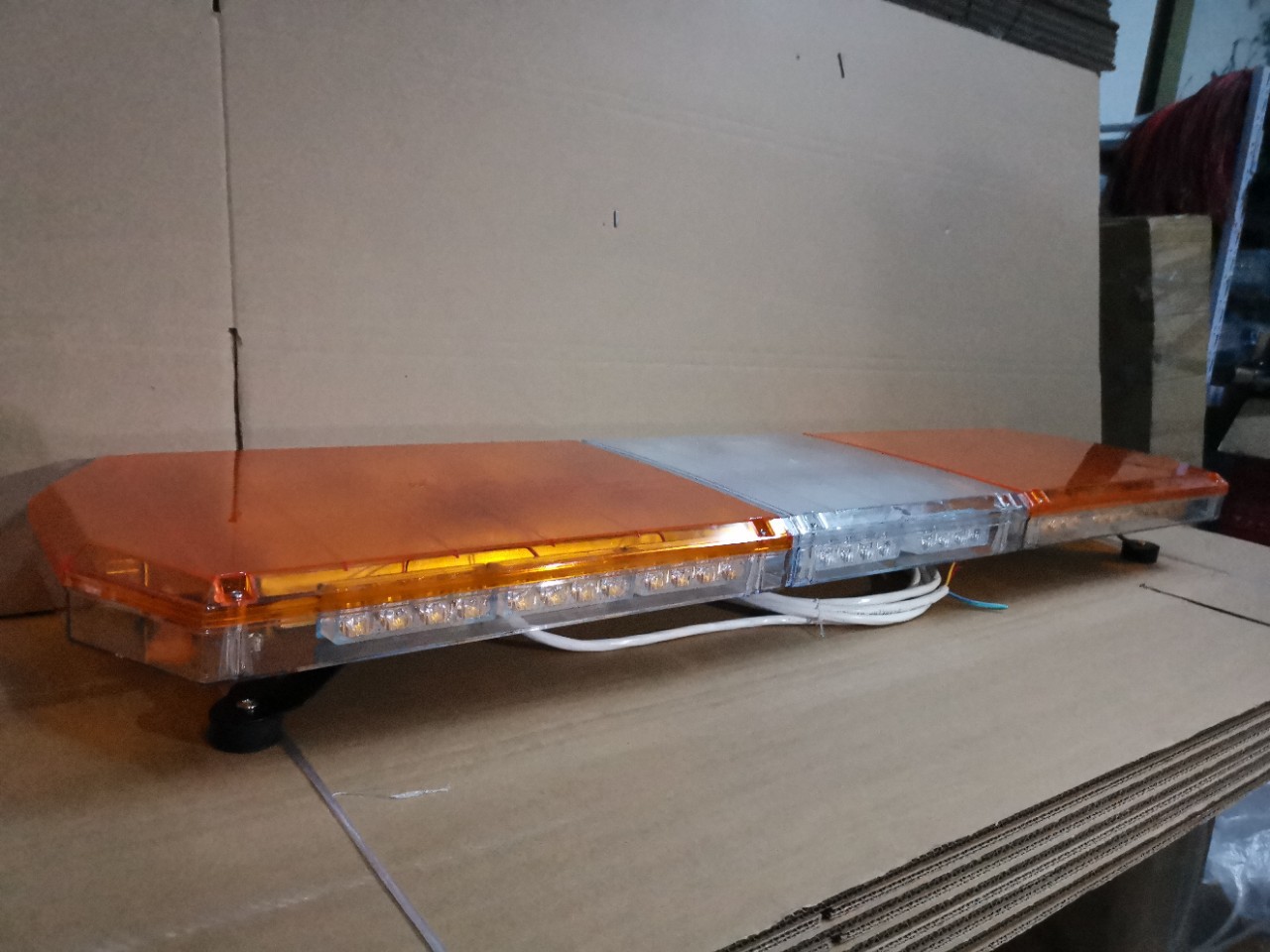 High-Power Yellow Warning Light for Engineering Vehicles, Suitable for High-Speed Maintenance Vehicles, Long-Row Warning Light for Rooftop Use in High-Speed Maintenance