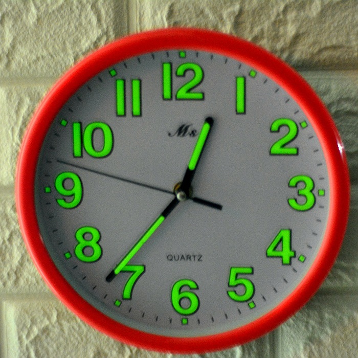 Reloj al por mayor 9 pulgadas luminoso mudo redondo Reloj de pared simple decoración del hogar moda sala de estar Reloj de pared