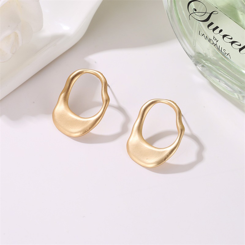 Creative Irregular Metal's Earrings Environmental Protection Electroplating Asian Gold Hollow Circle Earrings Women display picture 2