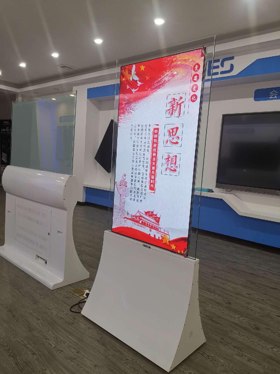 厂家直供-扬程 55寸oled自发光透明双面屏立式壁纸屏广告机