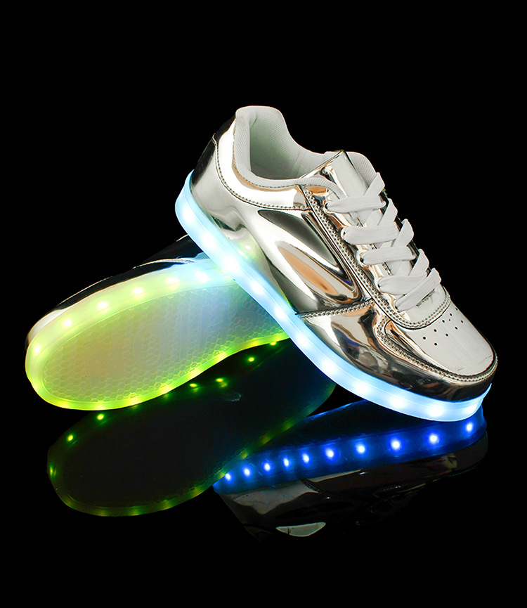 2019 Wiosna Nowe Światło Kolorowe LED Luminous Para Nocne Światło Niskie Top Casual Buty Deskorolkowe_voghion.com