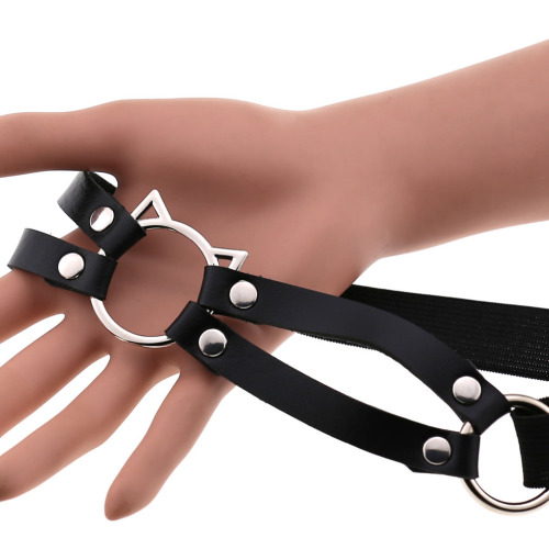 Japanese and Korean soft girl sexy and interesting cat garter belt net celebrity street shooting leg ring nightclub bar PU leather leg garter clip