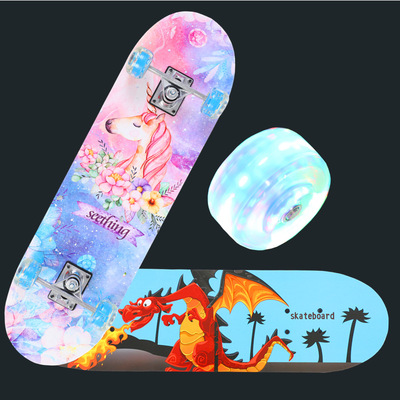 廠家批發初學者四輪楓木2808青少年雙翹滑板車 兒童pvc閃光輪滑板