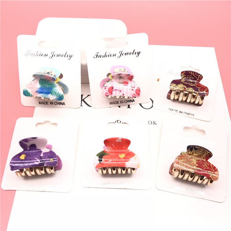 Paquete de tarjetas tamaño pequeño 4cm de acrílico de cuatro garras horquilla clip de agarre del pelo dos yuanes tienda de accesorios para el cabello accesorios para la cabeza de suministro