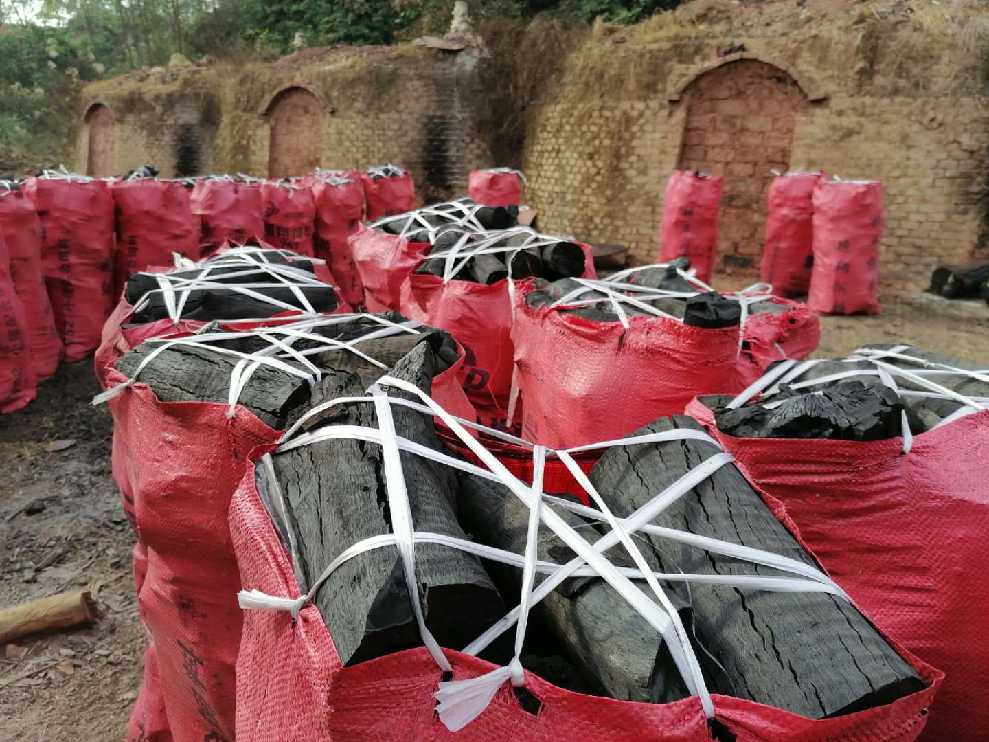 荔枝炭龙眼炭荔枝碳原木炭环保炭烧烤炭环保碳果木炭高温炭土窑炭