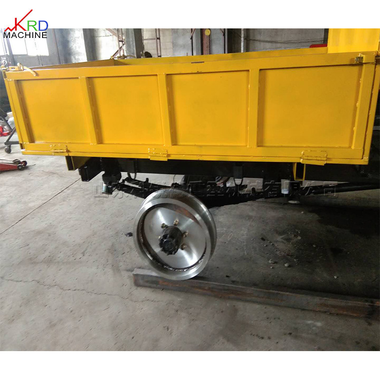 地铁柴油轨道装载车 4吨载重四驱沙子轨道运输车 液压自动卸载
