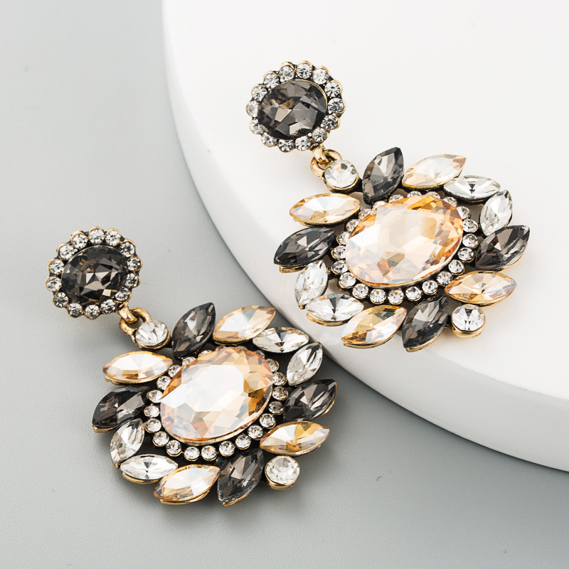 Européen Et Américain Haute Profil Rétro Boucles D'oreilles Femmes De Mode Alliage En Verre Strass Goujons Fleur Coréenne Boucles D'oreilles Exclusive Pour Croix-frontière display picture 8