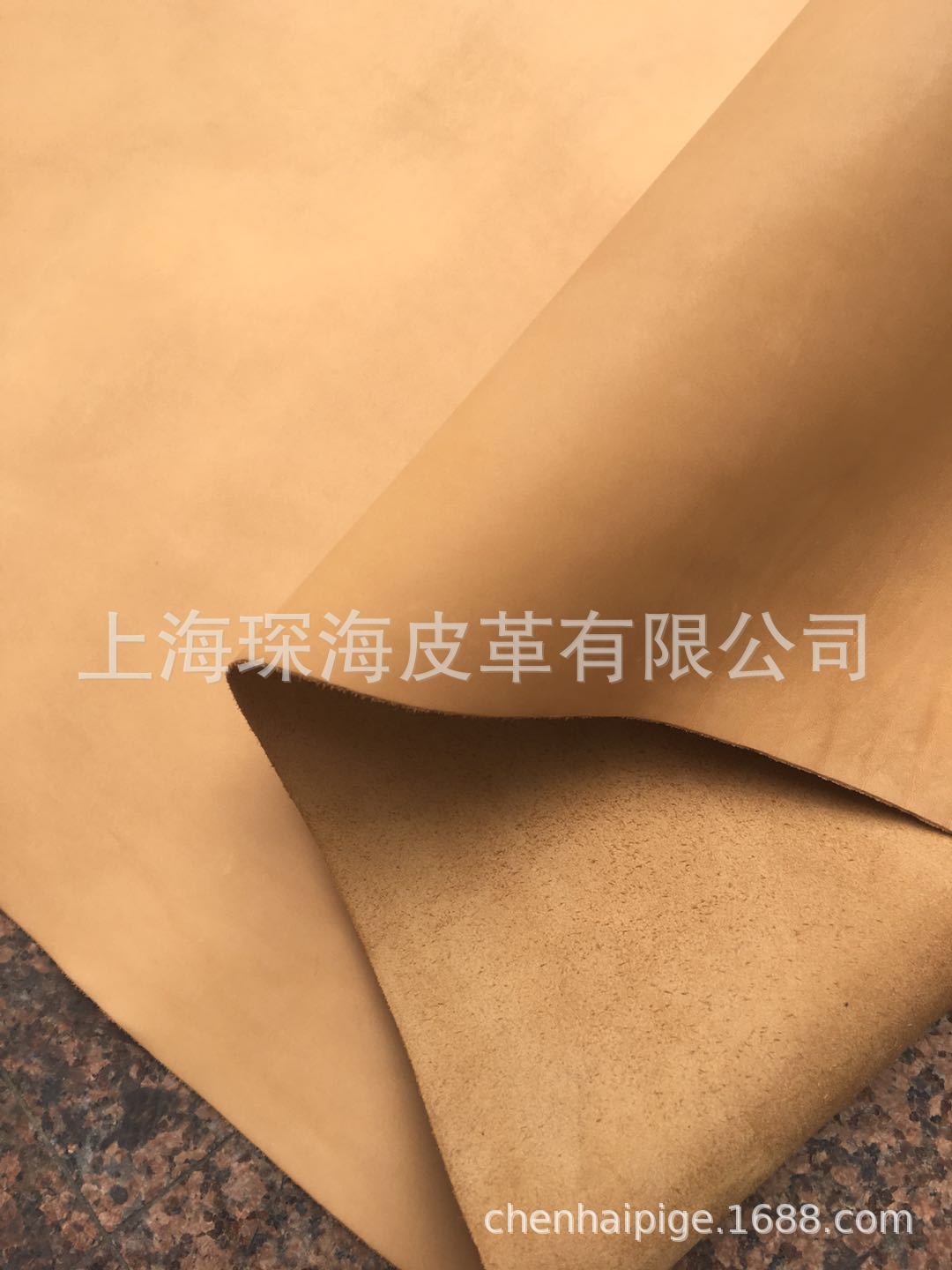 头层牛皮 水染牛皮 皮革皮料 牛皮面料 马鞍皮 整张牛皮 土黄色