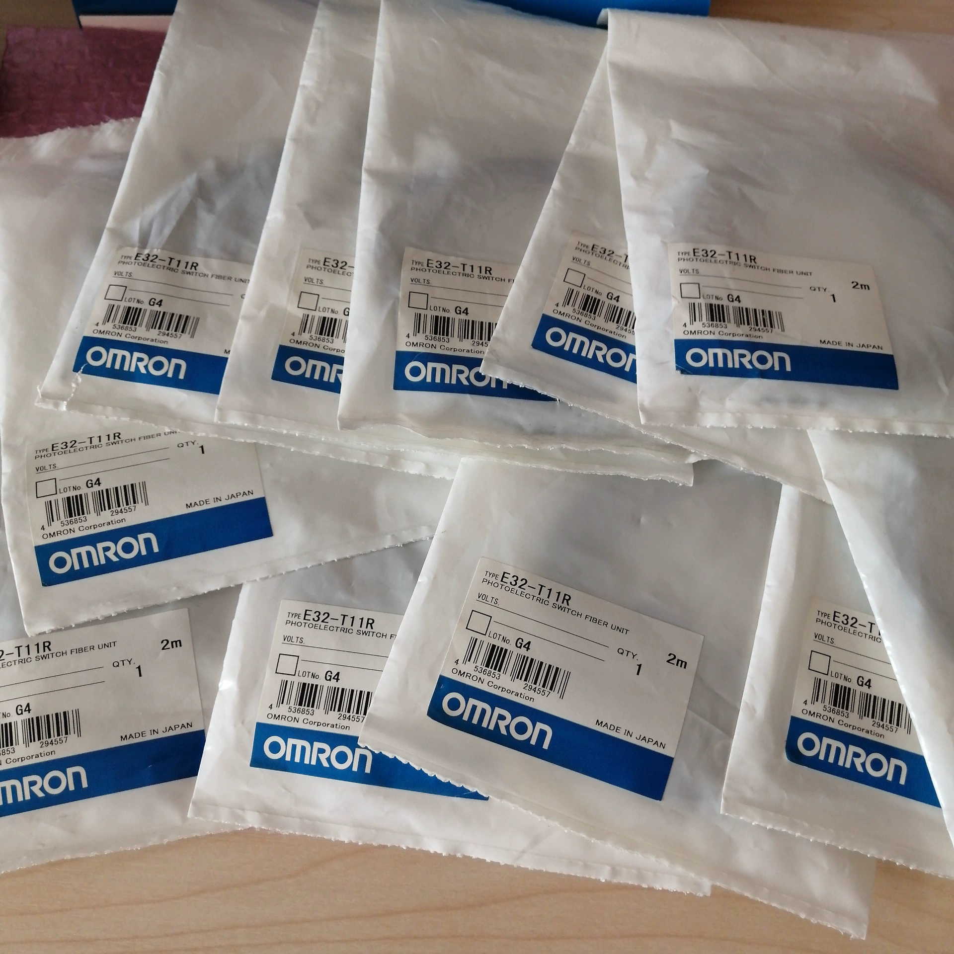 Оптический усилитель Omron E3X-NA8, датчик волоконный, новый оригинальный на складе