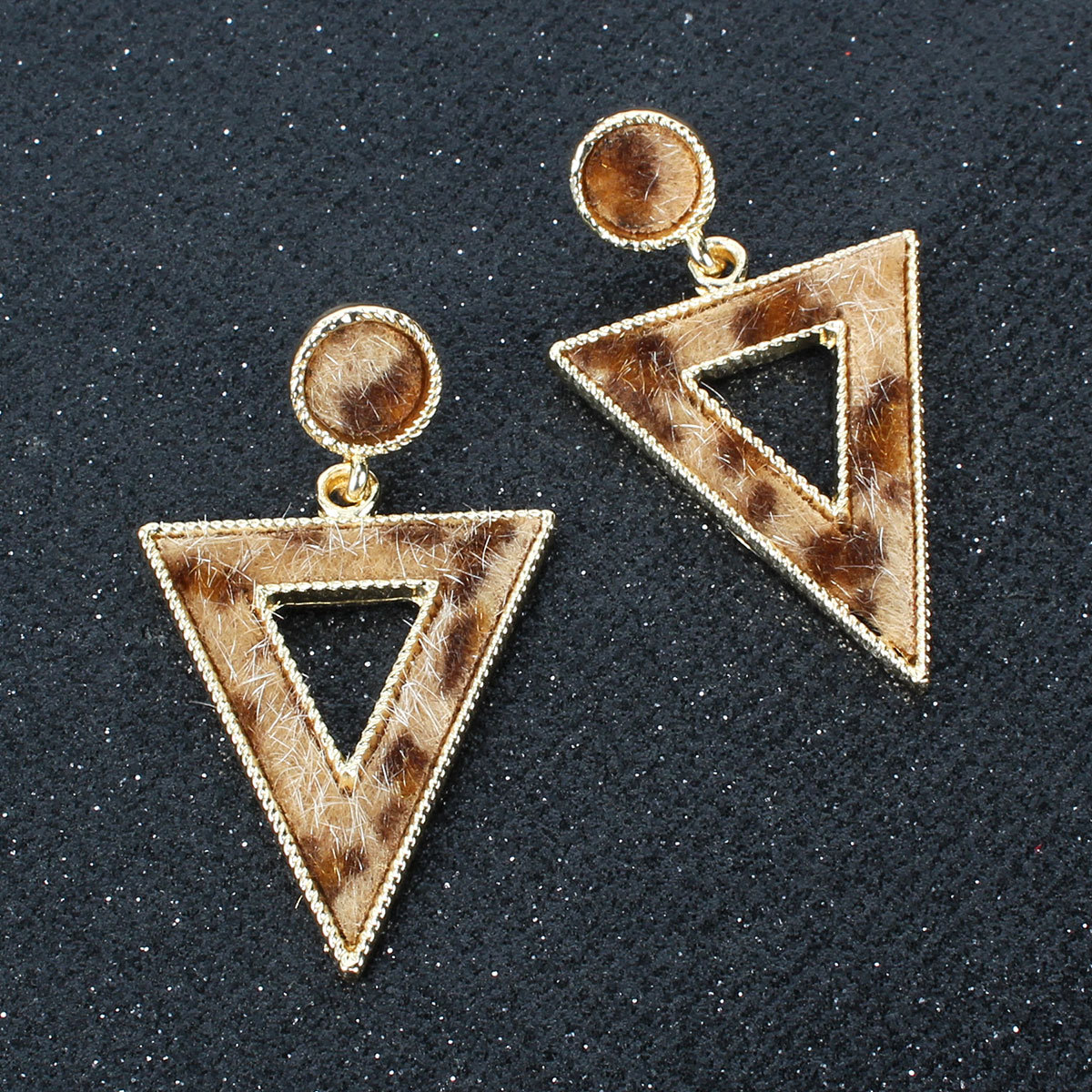 Inverted Triangle Leopard Alloy Earrings Fashion Earrings display picture 5