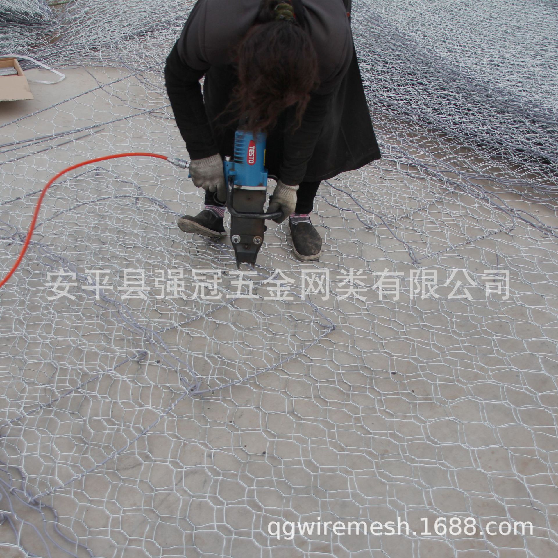 河滩双隔板生态护坡PVC包塑格宾网河道防洪高尔凡石笼网