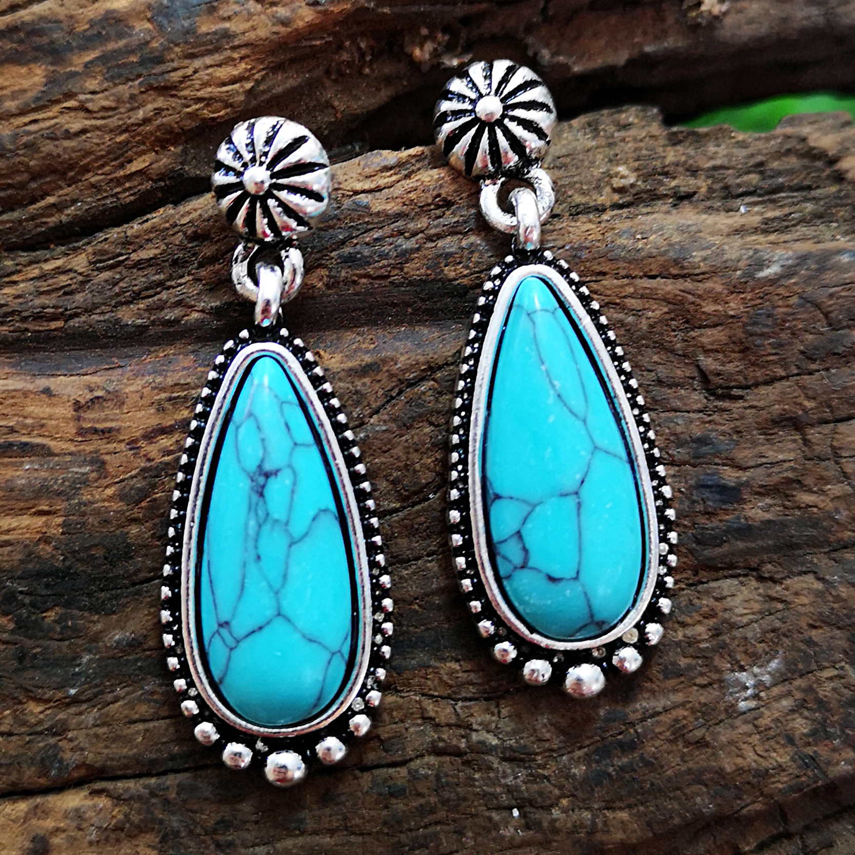 European And American Creative Drop-shaped Turquoise Exaggerated Earrings display picture 2