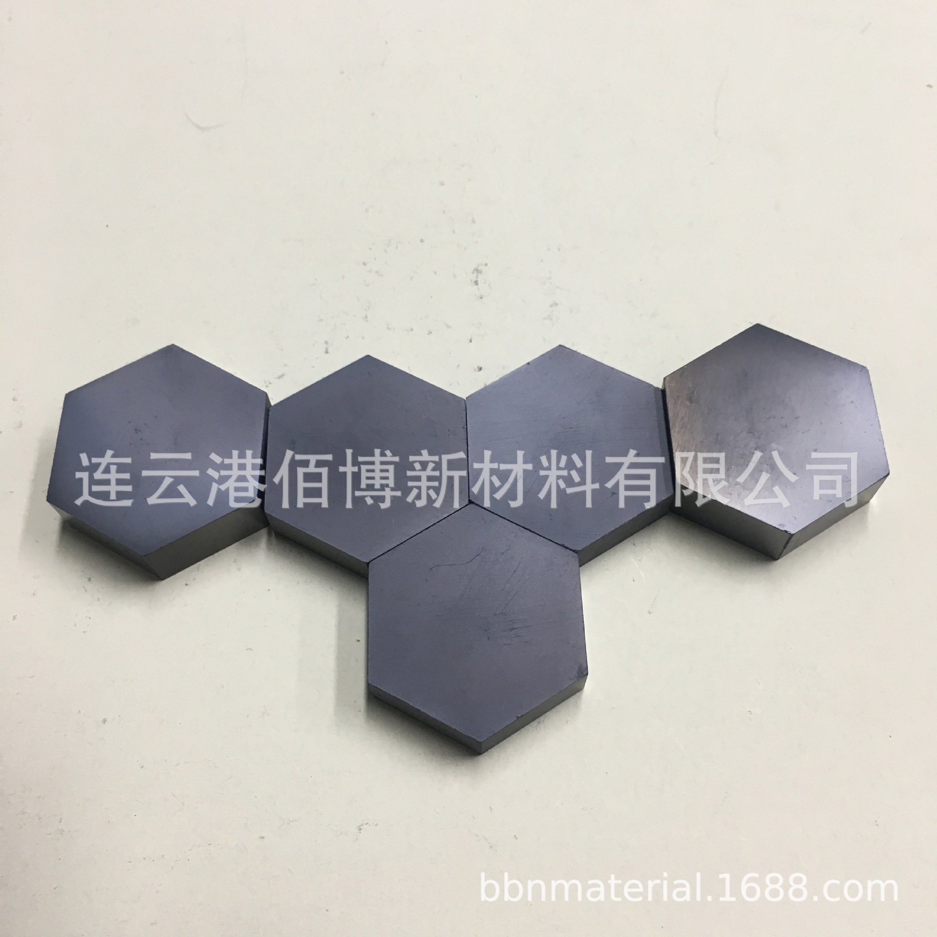 厂家直销无压烧结碳化硼陶瓷防弹片 耐磨B4C陶瓷防弹陶瓷板工厂