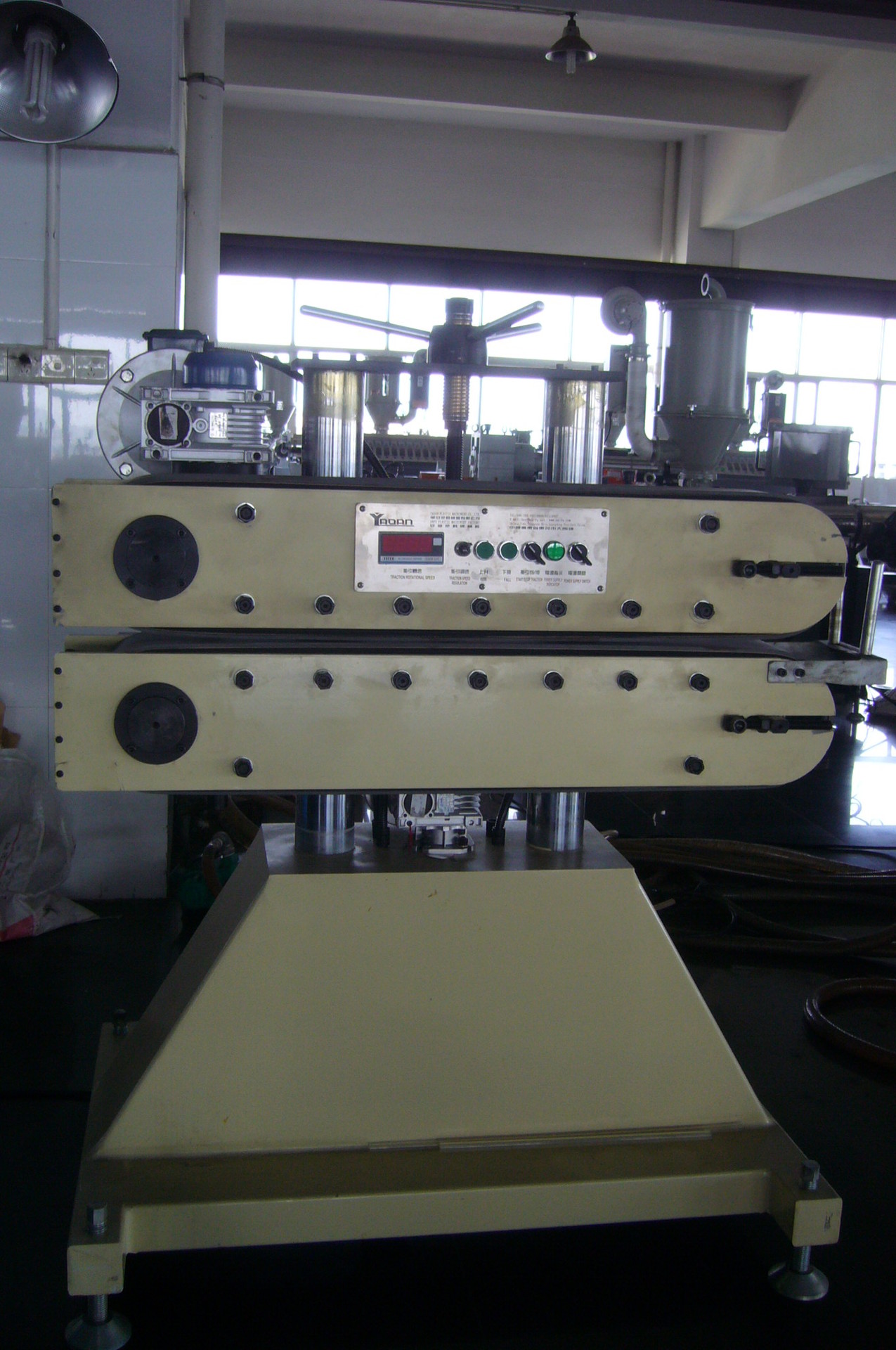 广东东莞燿安制造牵引机设备 各种皮带牵引机器设备