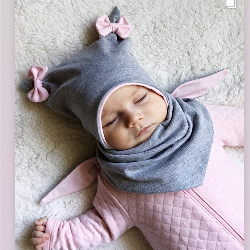 Children's hat with bow
