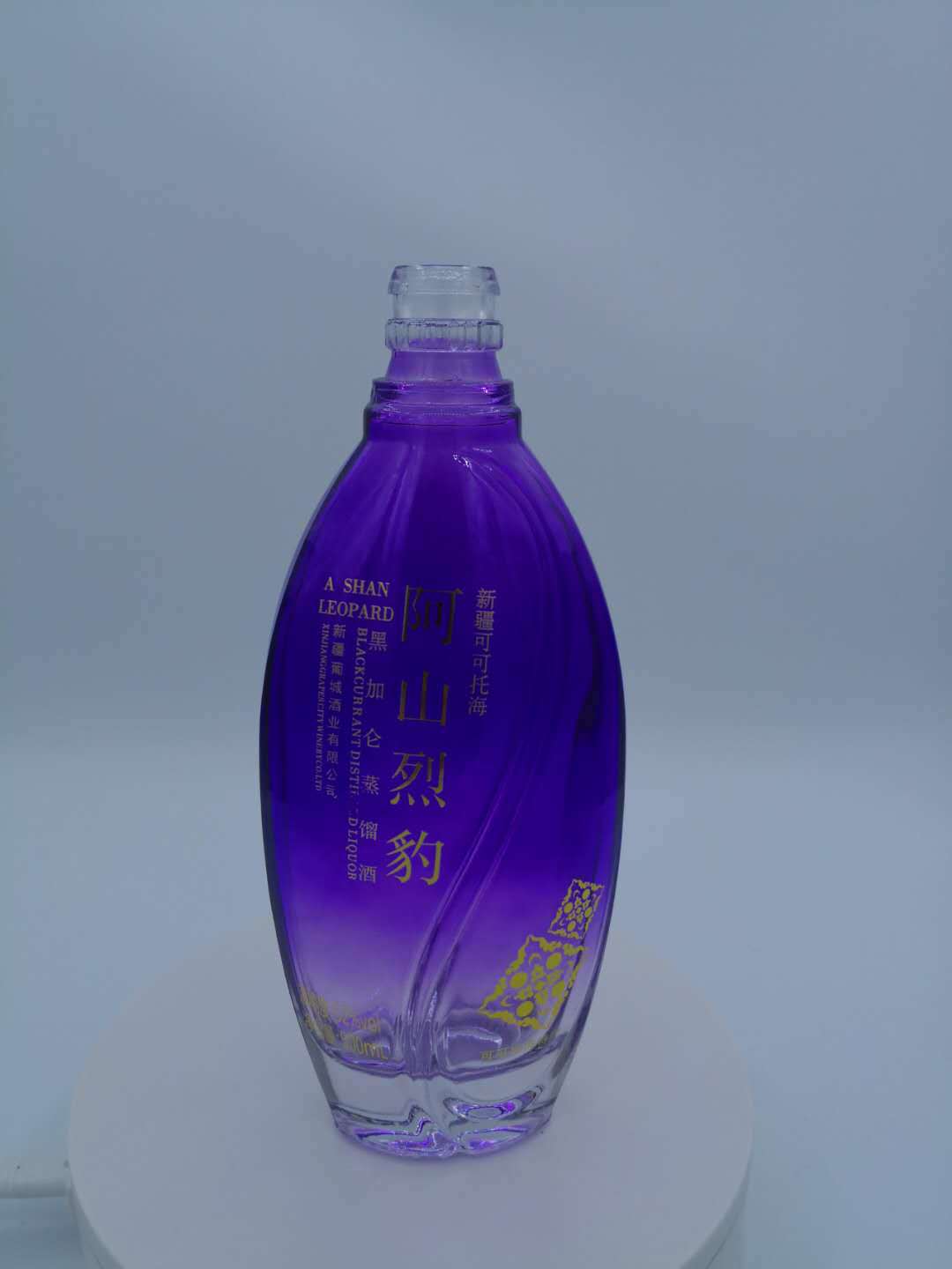 山东酒瓶厂家 批量晶白料酒瓶 定制喷涂瓶 500ml玻璃瓶