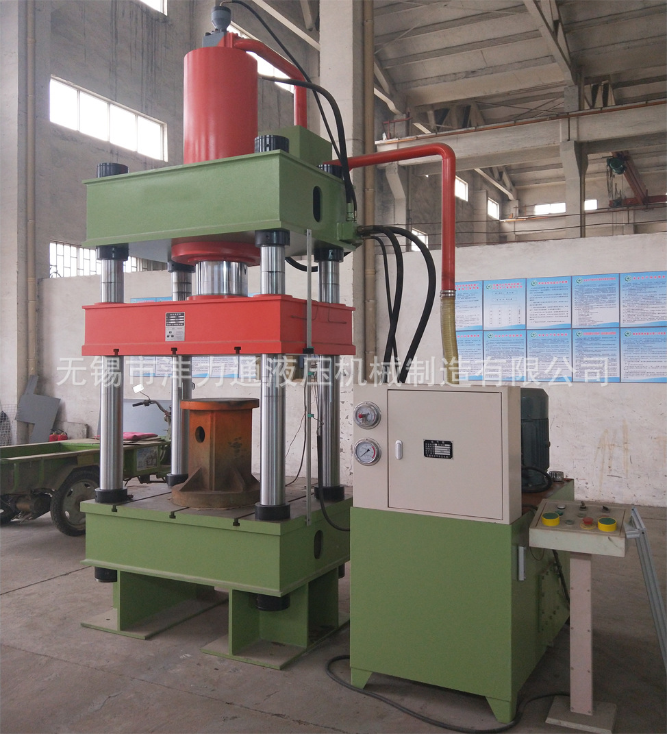 200吨四柱液压机-4