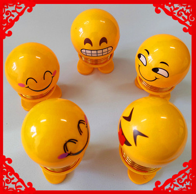 汽车摆件摇头公仔车载摇头公仔抖音同款弹簧摇头公仔汽车摆件