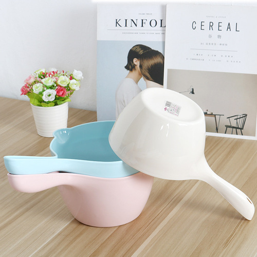 Factory Direct Plastic PP Long Handle Water Ladle Hair Wash Cup Home Kitchen Supplies Water Ladle Wholesale Bathroom With Spout Water Spoon