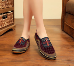 2024 New Old Beijing Women's Soft Sole Anti-Slip Comfort Mid-Age Mother's Style Farm Work Shoes with Cowhide Sole