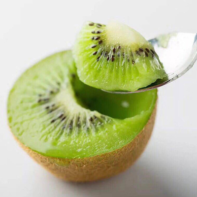 Chile Green Heart Kiwi fresh fruit Season Kiwi Green Fruit 2 On behalf of One piece goods in stock Orchard Straight hair