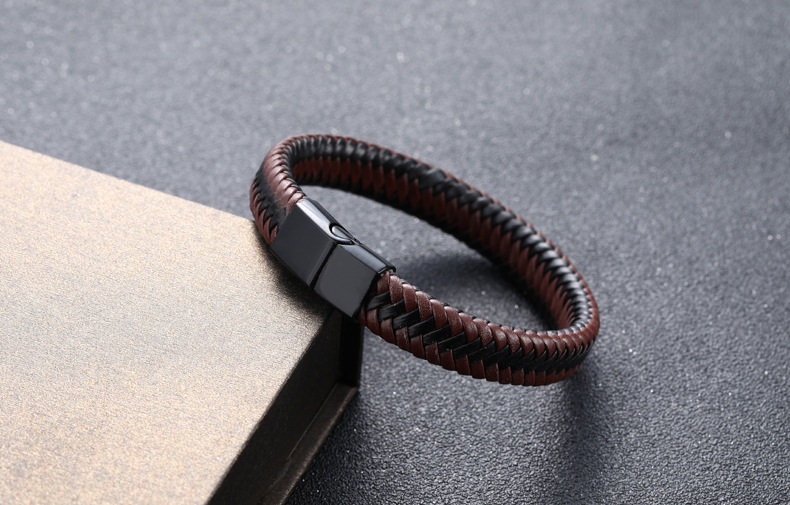 European And American Fashion Men's Leather Bracelet display picture 3