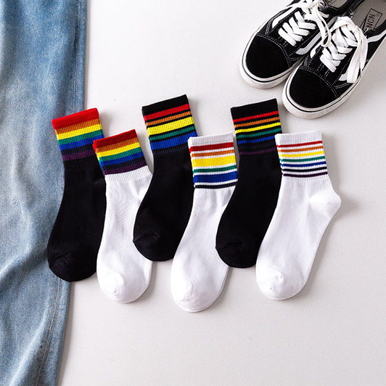 Factory Direct autumn and winter hot women's Japanese rainbow socks breathable sweat-absorbent fashion striped mid-calf cotton socks 200 needles
