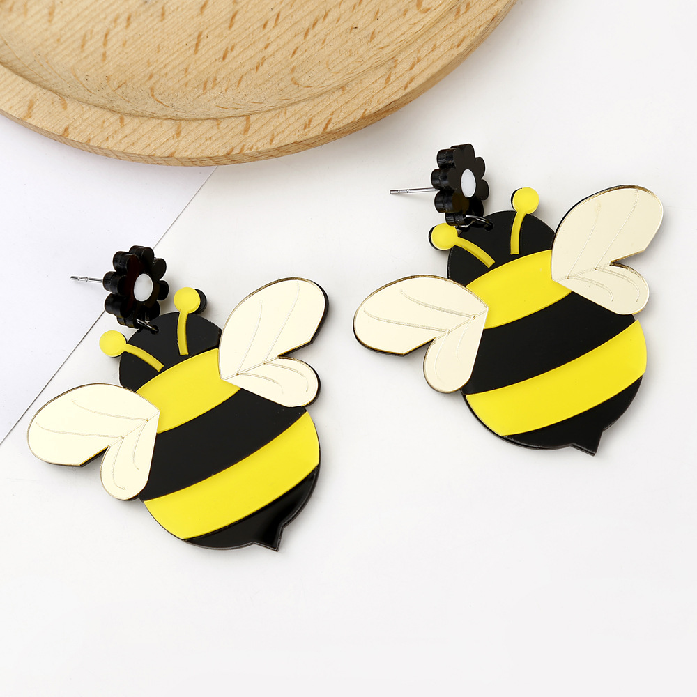 Nuevos Pendientes De Acrílico De Alta Calidad De La Abeja De La Historieta Pendientes Lindos Femeninos display picture 2