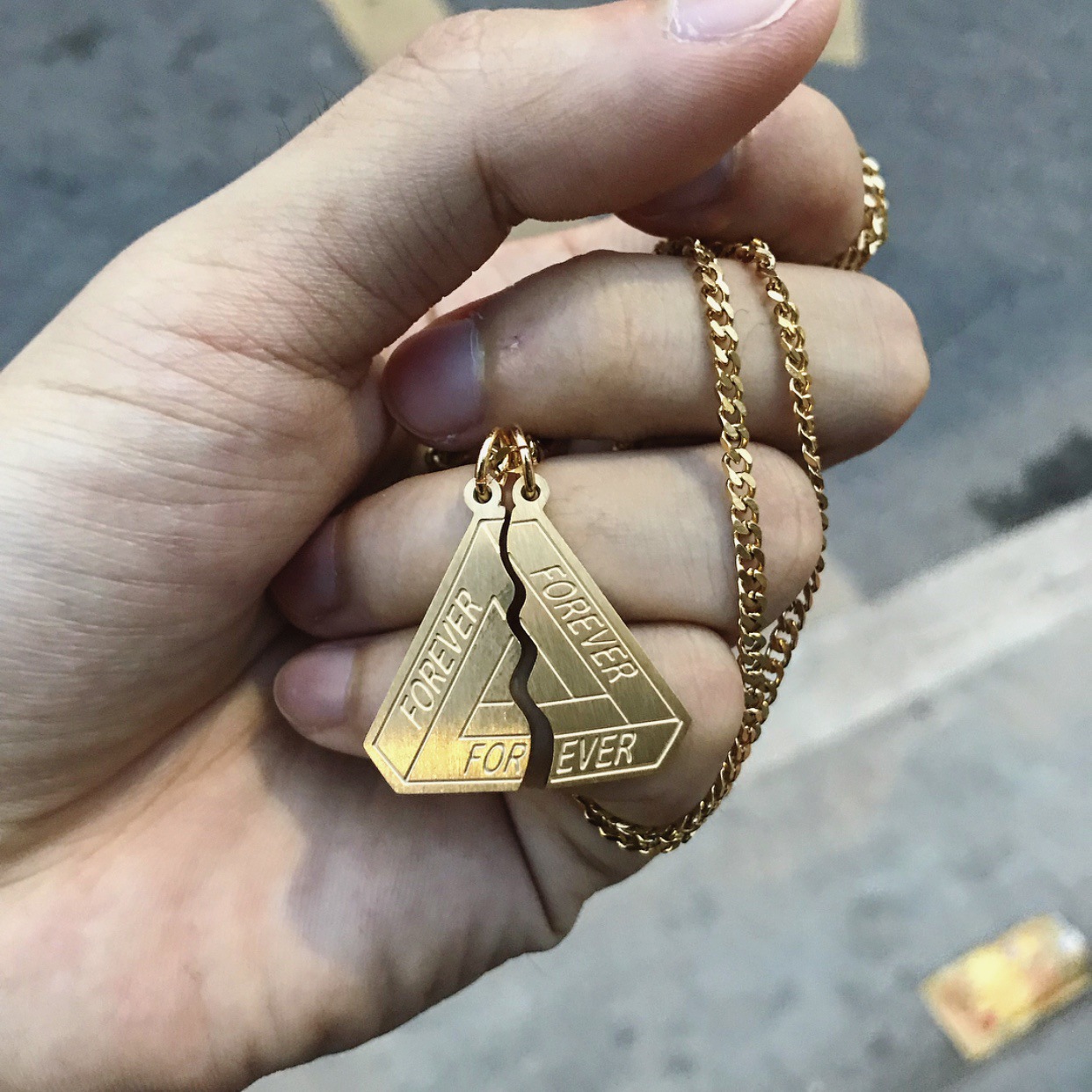 Vente En Gros Bijoux Triangle Split Pendentif Collier En Acier Au Titane Nihaojewelry display picture 1