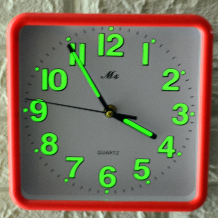 Reloj al por mayor 9 pulgadas luminoso mudo Reloj de pared cuadrado decoración del hogar simple moda sala de estar Reloj de pared