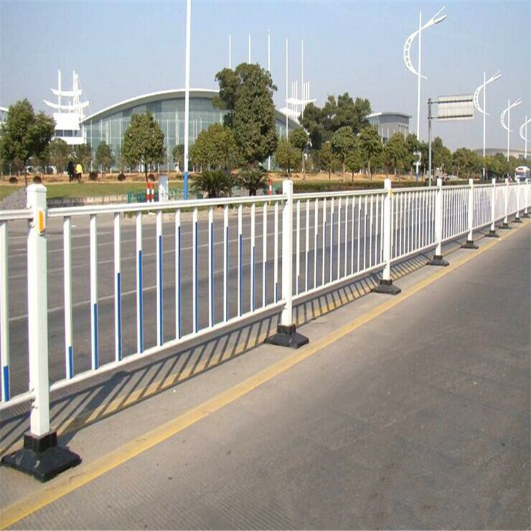 本公司销售道路广告护栏锌钢护栏市政防撞栏物超所值品质保证|ru