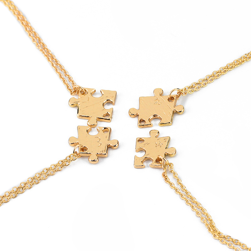 Explosion Model Puzzle Necklace Four-piece Set Of Creative Puzzle Stitching Good Friend Necklace Clavicle Chain Accessories Wholesale Nihaojewelry display picture 3