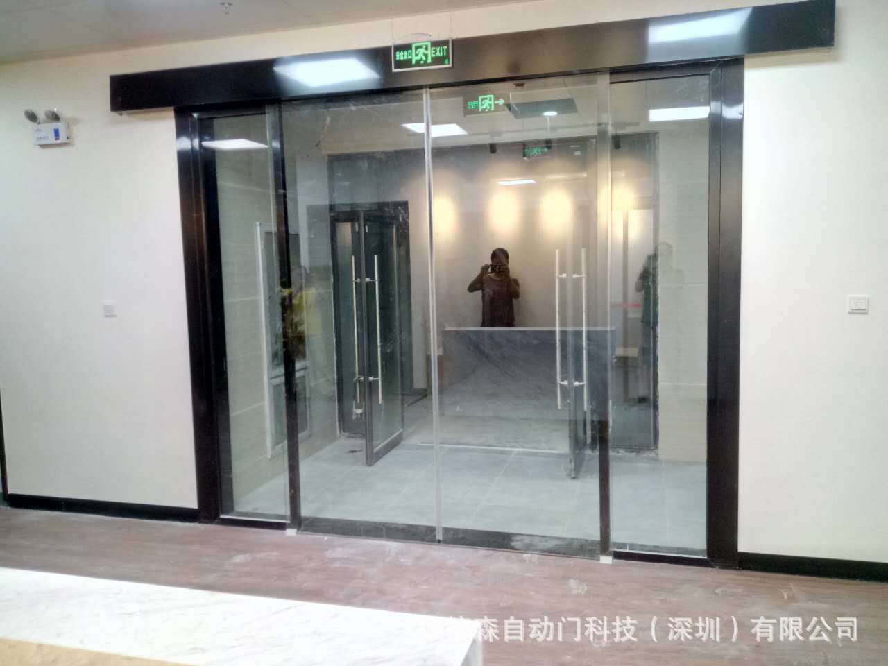 深圳玻璃自动门感应门办公室电动玻璃自动平移感应门指纹打卡-阿里巴巴 Bild & Inspiration 深圳玻璃自动门感应门办公室电动玻璃自动平移感应门指纹打卡-阿里巴巴 Motiv