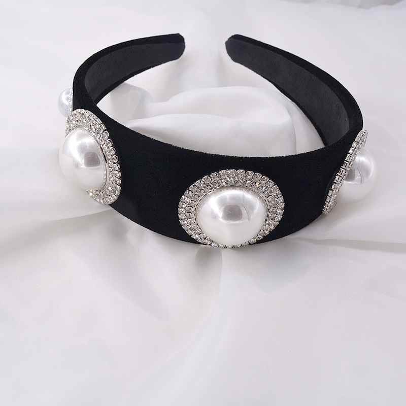 Korean   Retro Style Baroque Rhinestone Pearl Wide-brimmed Velvet Headband  Nihaojewelry Wholesale display picture 2