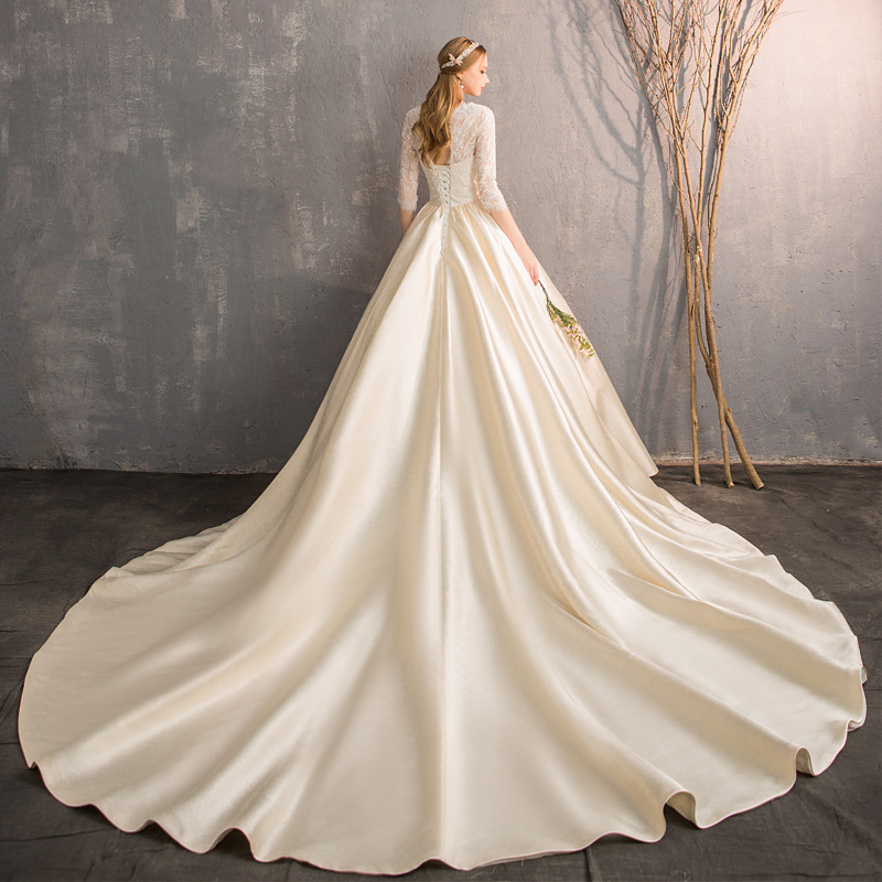 Main Wedding Dress 2025 New Bride Deep V Neck Palace Princess Large Size Simple Slimming Look Tail Light Female Forest Style
