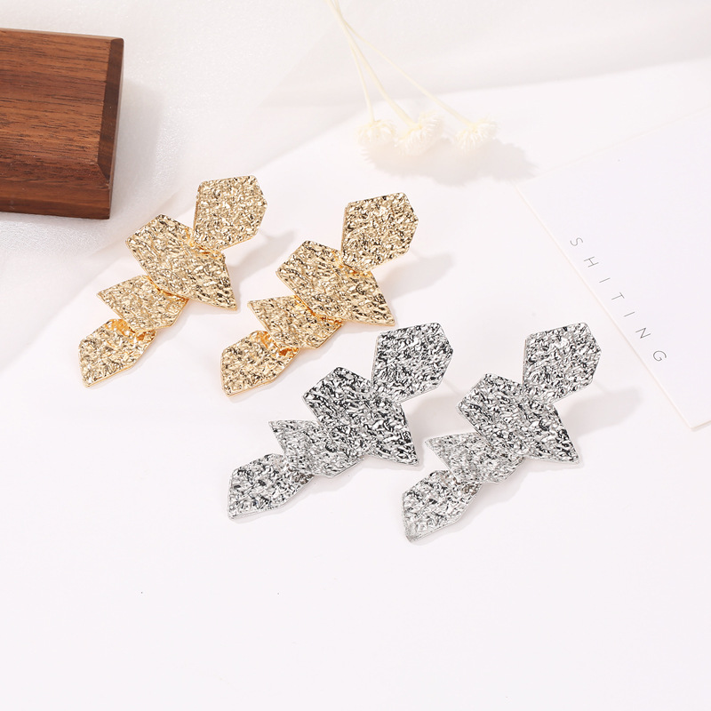 Fashion Exaggerated Irregular Women's Long Geometric Metal Earrings Wholesale display picture 3