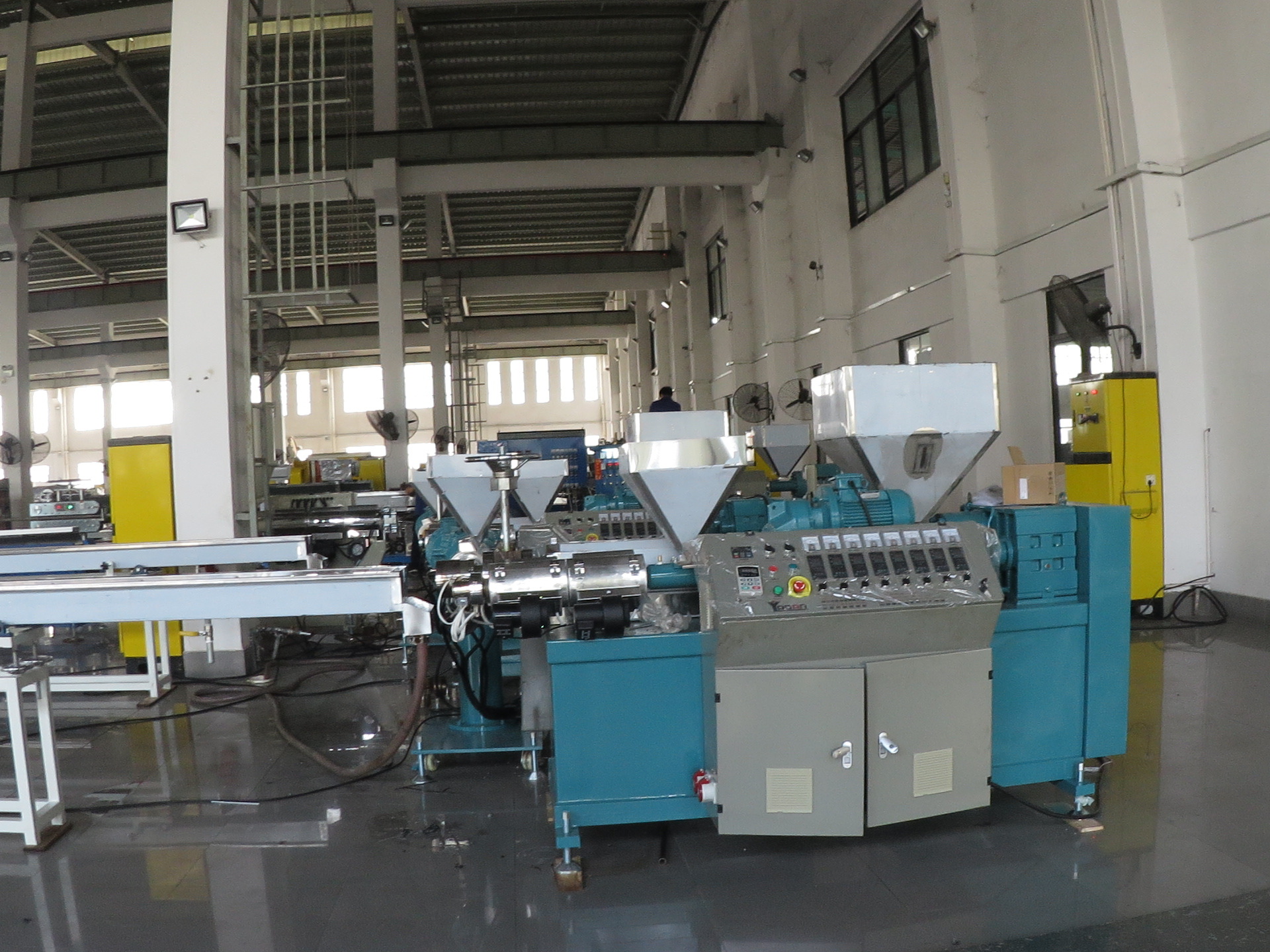 厂家供应单螺pe塑料藤条生产机器设备 供应塑胶藤条制造厂家