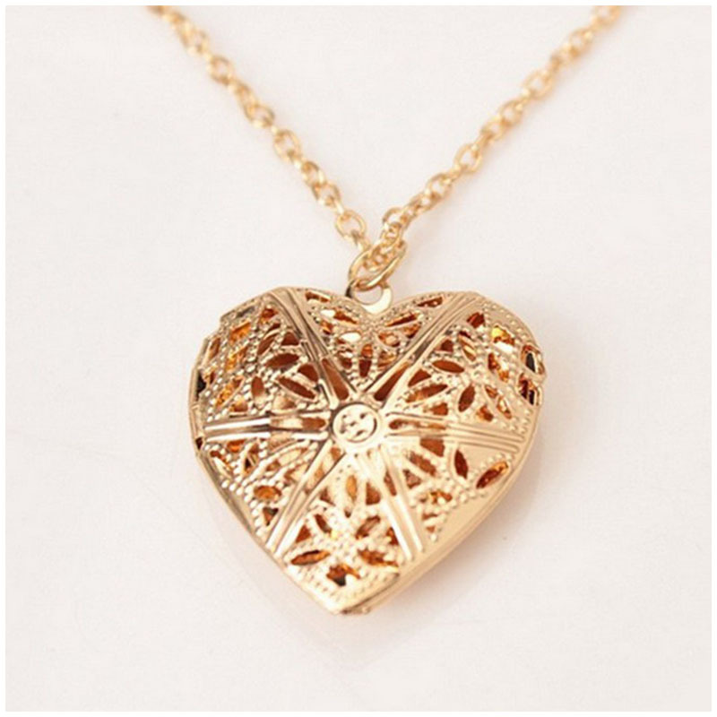 Collier en forme de cœur creux version coréenne pouvant être ouvert avec une petite photo d'un accessoire pendentif en forme de pêche_voghion.com