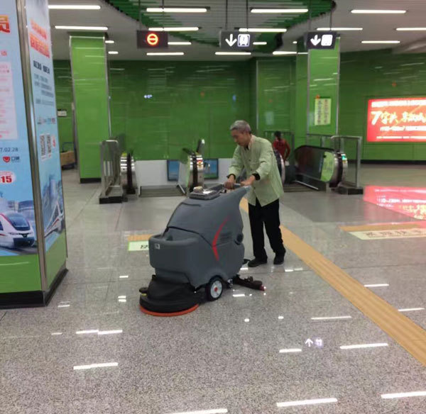 GM50B手推式电动洗地机,全自动洗地机品牌,手推式洗地吸干机,手推式自动拖地机 GM50B手推式电动洗地机,全自动洗地机品牌,手推式洗地吸干机,手推式自动拖地机