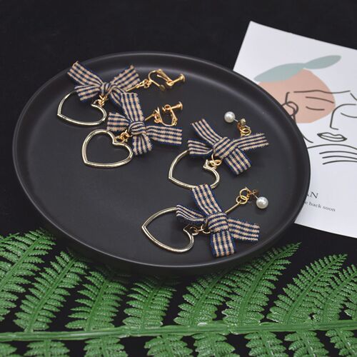 ins temperament European and American cold style Hong Kong style simple blue silver heart bow earrings without pierced ears clip earrings