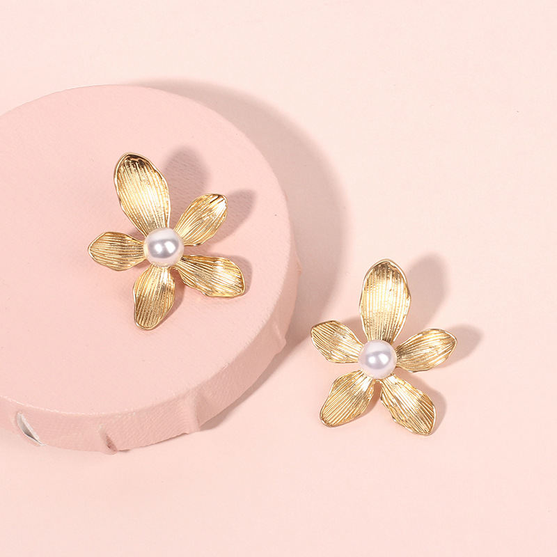 20g Weight Earrings Classification Wedding, Travel Occasion Women'S Gender Gold, Silver Color Fashion Flower Pearl Alloy Earrings 7